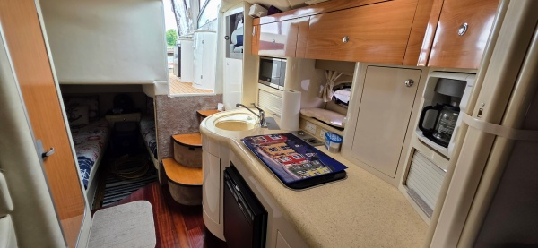 33ft Monterey Yacht For Sale