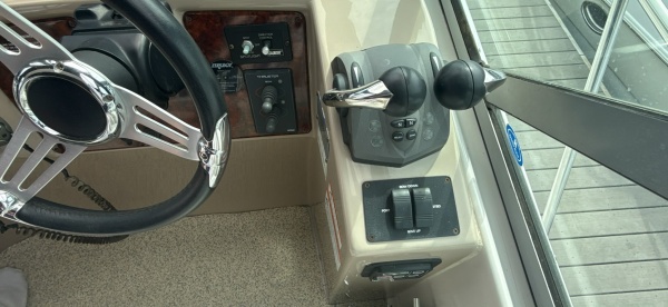37ft Four Winns Yacht For Sale