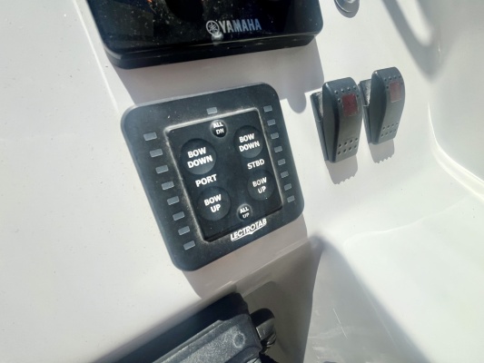27ft Bracewell Yacht For Sale