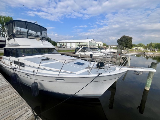 38ft Bayliner Yacht For Sale