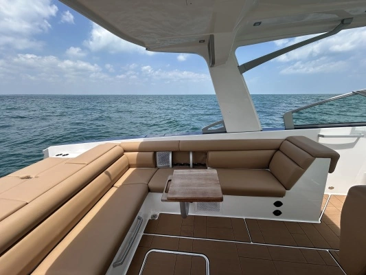 Aviara AV32 Yacht For Sale