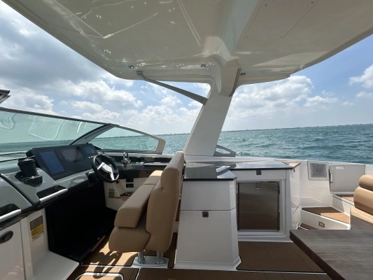 Aviara AV32 Yacht For Sale