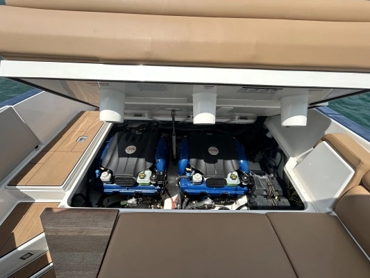 Aviara AV32 Yacht For Sale