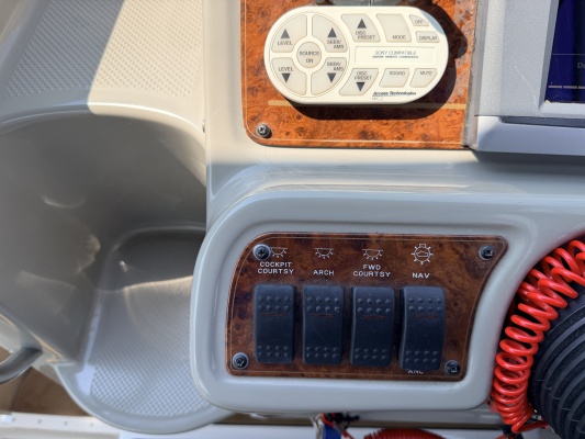 30ft Bayliner Yacht For Sale