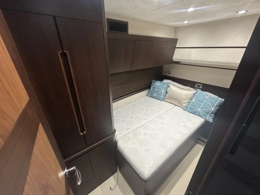 Galeon 560 Sky Yacht For Sale