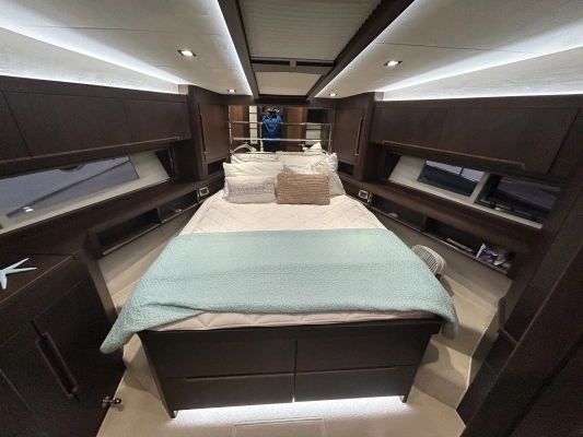 Galeon 560 Sky Yacht For Sale