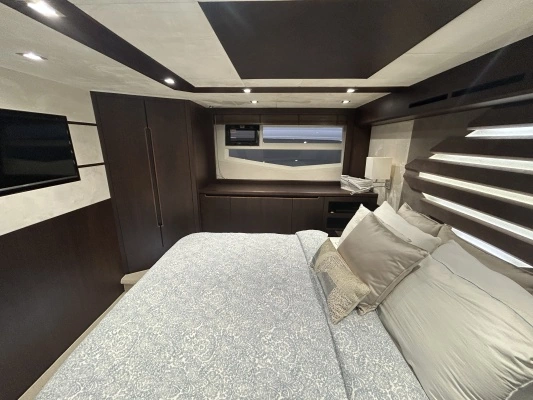 Galeon 560 Sky Yacht For Sale