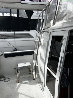 39ft Carver Yacht For Sale