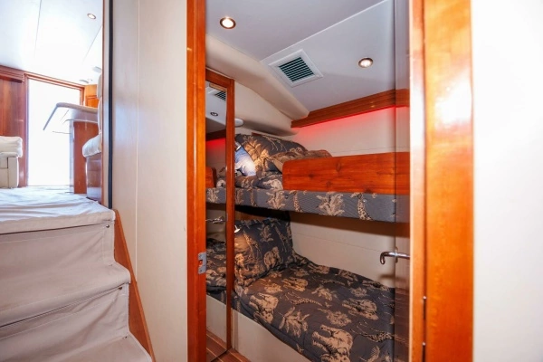 2002 Hatteras 50