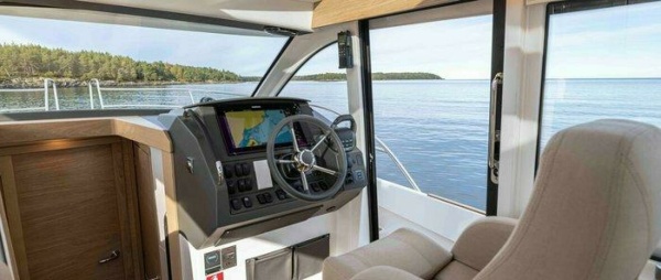 Nimbus 365 Coupe Helm