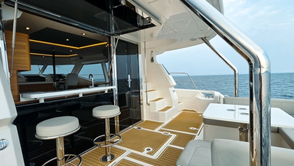 Going Around 44ft Aquila Yacht For Sale