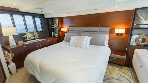 2011 Princess 64