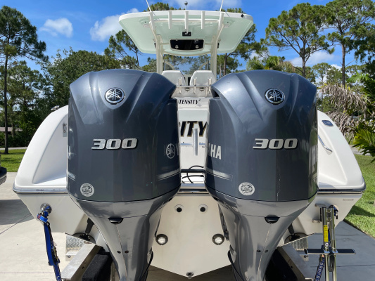 INTENSITY 2 29ft Century Yacht For Sale