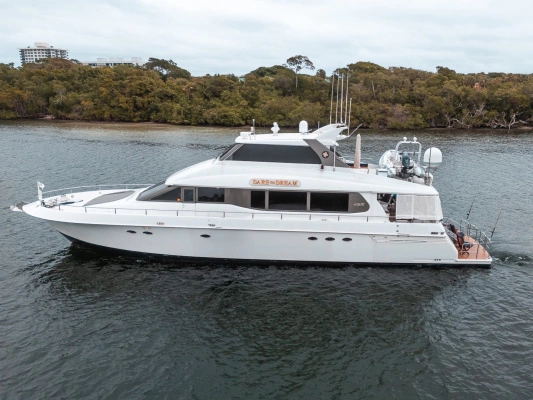 2000 Lazzara Yachts 76