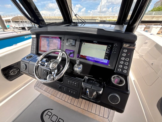 Robalo R360 Yacht For Sale