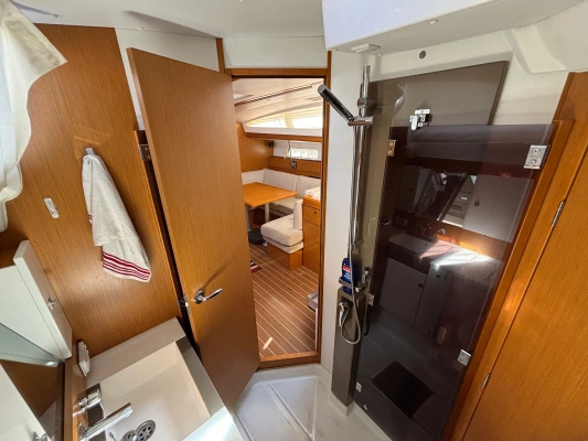 Jeanneau Sun Odyssey 44DS Yacht For Sale