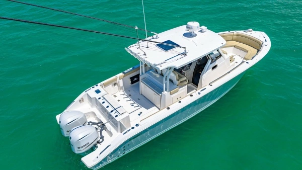 2019 Pursuit 32