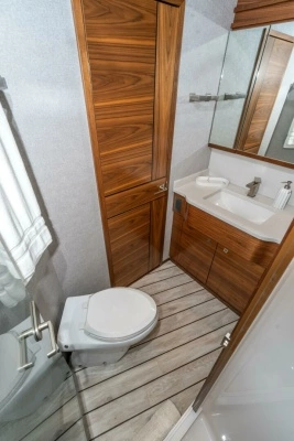 2025 Viking 90