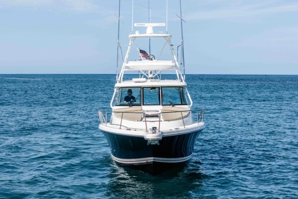 Pursuit 385 Offshore Yacht For Sale