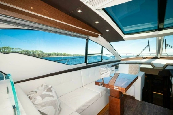 2020 Cruisers Yachts 60