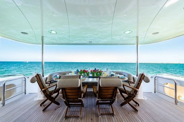 2001 Lazzara Yachts 94