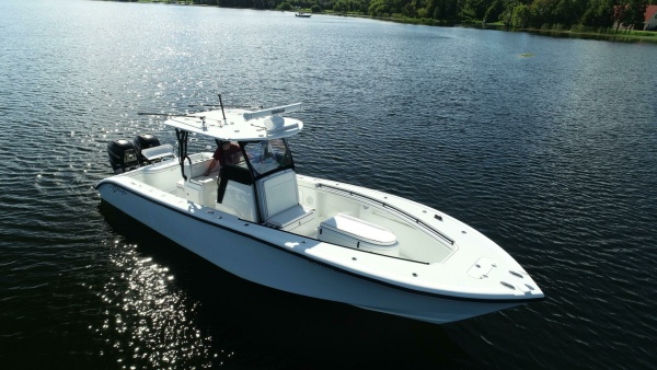 2017 Yellowfin 32 Center Console - Profile