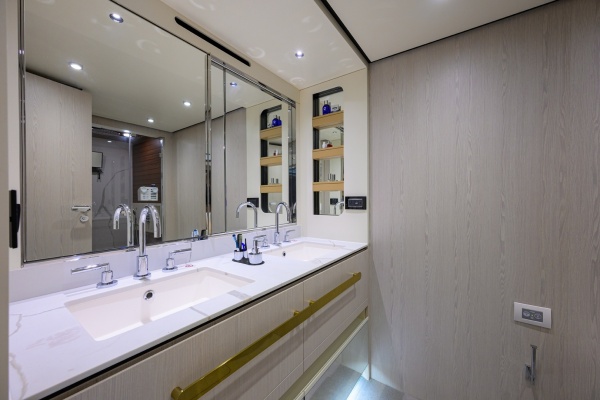 DT78 78ft Azimut Yacht For Sale