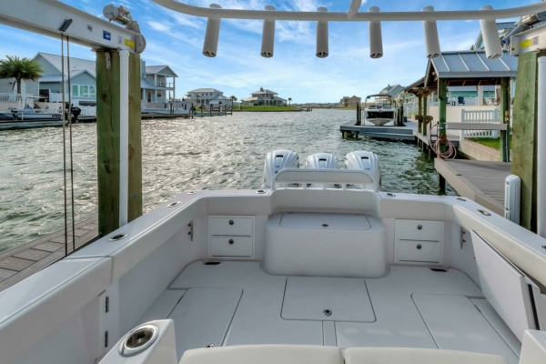 2023 Jupiter 43 Center Console 