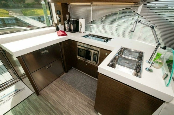 2019 Cruisers Yachts 60