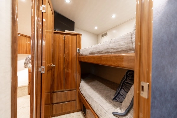 2018 Viking 52