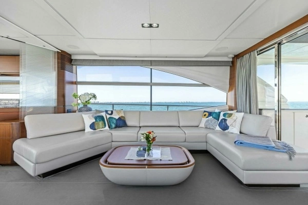 2018 Princess 75