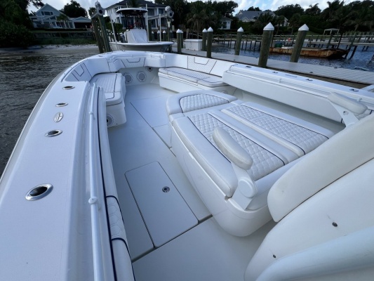 Contender 44 NAUTI GIRL - Bow
