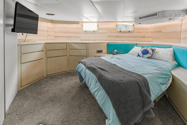 CLOUD 9 54ft Hatteras Yacht For Sale