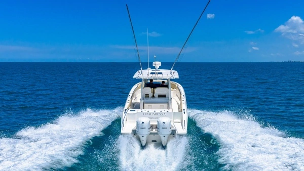 2019 Pursuit 32
