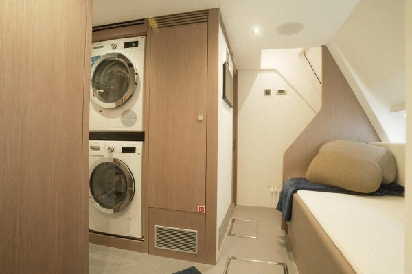 2025 Sunseeker 76