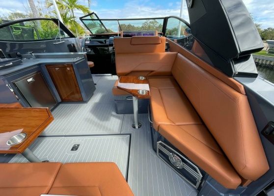 38ft Cruisers Yachts Yacht For Sale