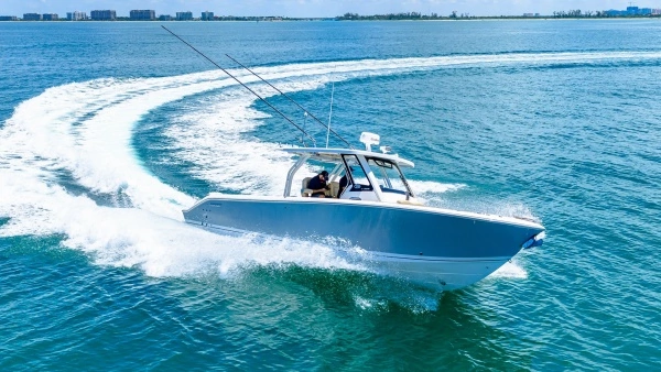 2019 Pursuit 32