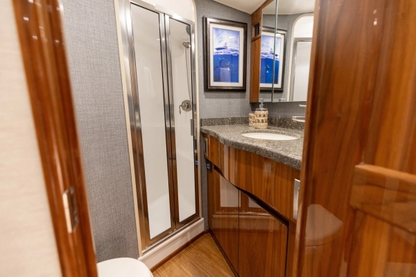 2018 Viking 52