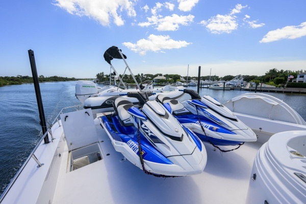 MAGIC 100ft Hatteras Yacht For Sale