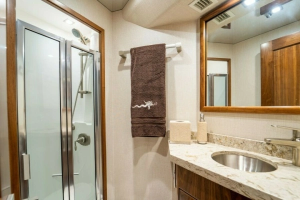2018 Viking 72