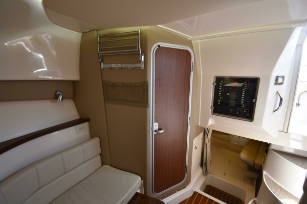 2016 Grady-White 330 Express 