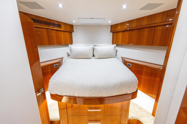 70ft Hatteras Yacht For Sale