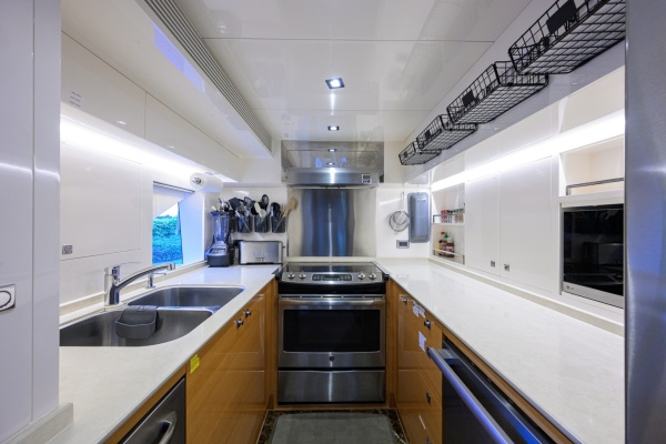 Midnight Moon 85ft Horizon Yacht For Sale