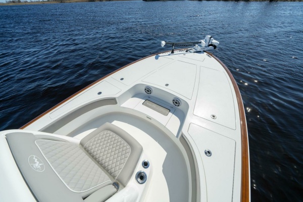 Valhalla V-28 Bay Boat Bow