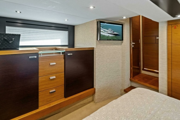2016 Tiara Yachts 50 Flybridge - Stateroom