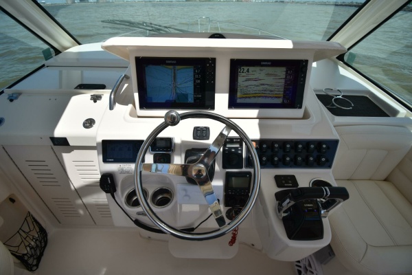 2016 Grady-White 330 Express 