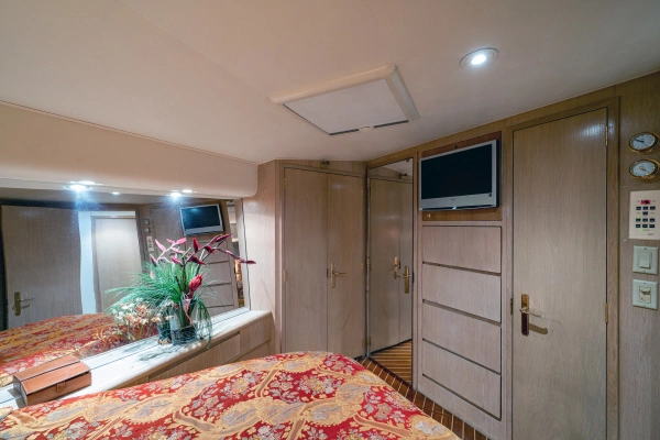1997 Hatteras 65