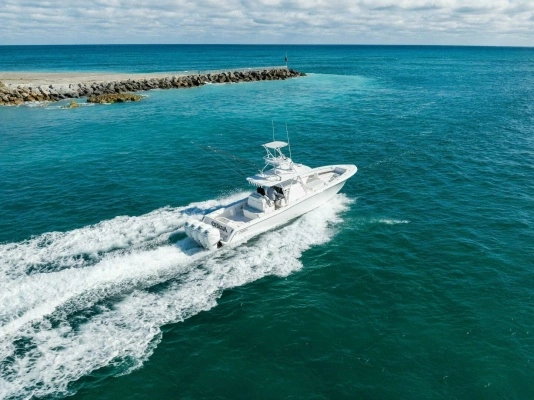 2019 Invincible 42