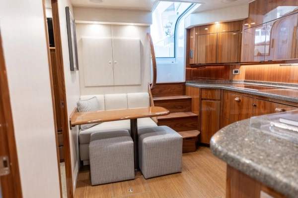 2018 Viking 52