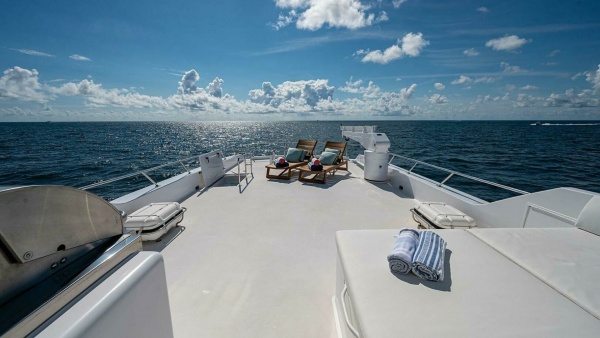 Magnum Ride 100ft Hatteras Yacht For Sale